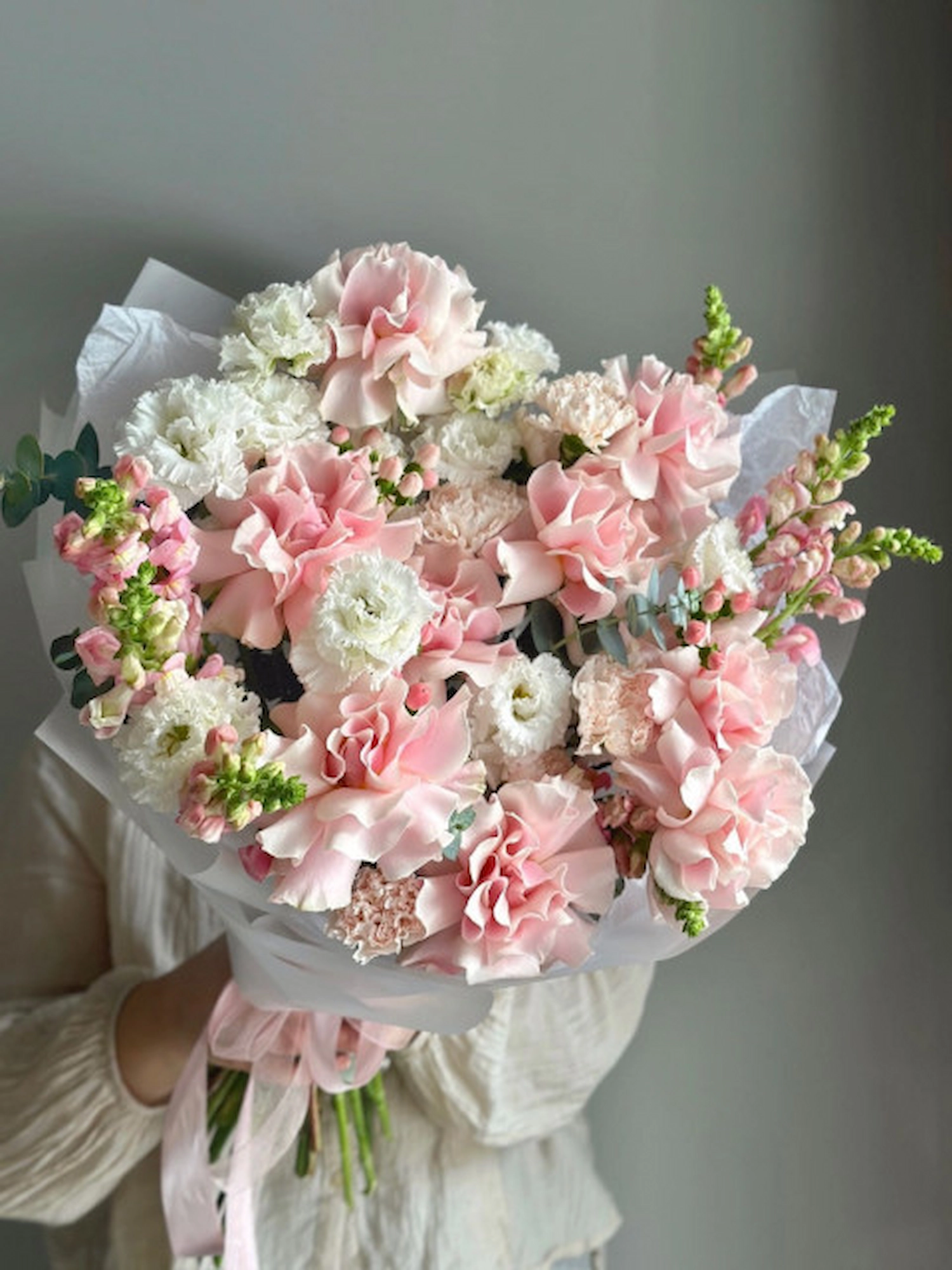 Upea kukka-asetelma käsityönä